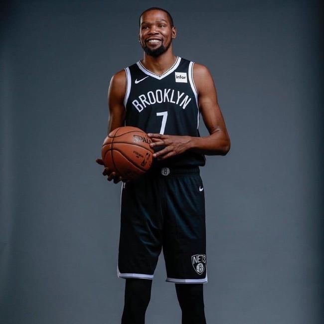 西班牙漫画家以奥尔莫注册问题为题材创作，并自评：史诗